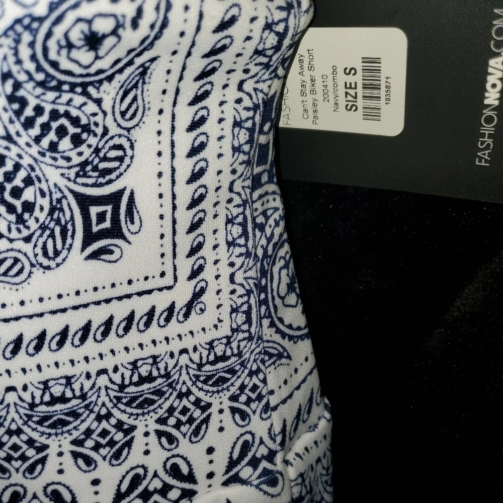 Fashion Nova white and blue bandana pattern high waist biker shorts Women Size S - Picture 3 of 3